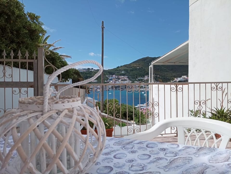Day, Natural landscape, View (from property/room), Balcony/Terrace, Dining area, Sea view