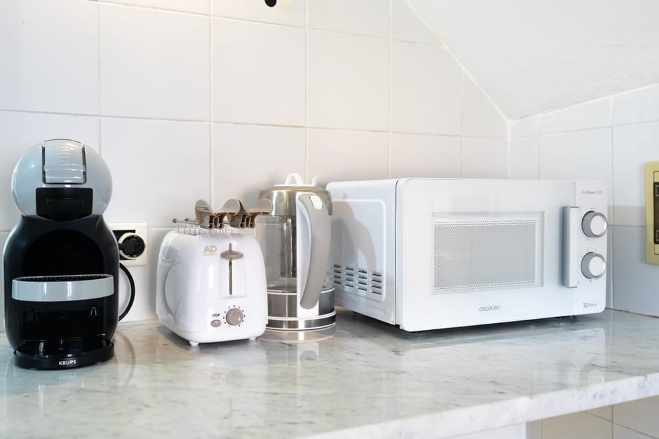 Coffee/tea facilities, Kitchen or kitchenette, microwave, toaster