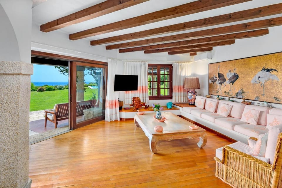 Communal lounge/ TV room, TV and multimedia, Living room, Decorative detail