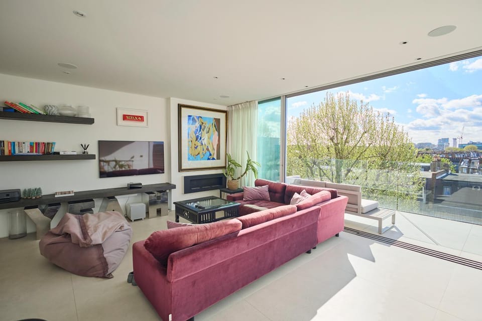 Modern Central London Penthouse with Balcony & Views Apartment in London