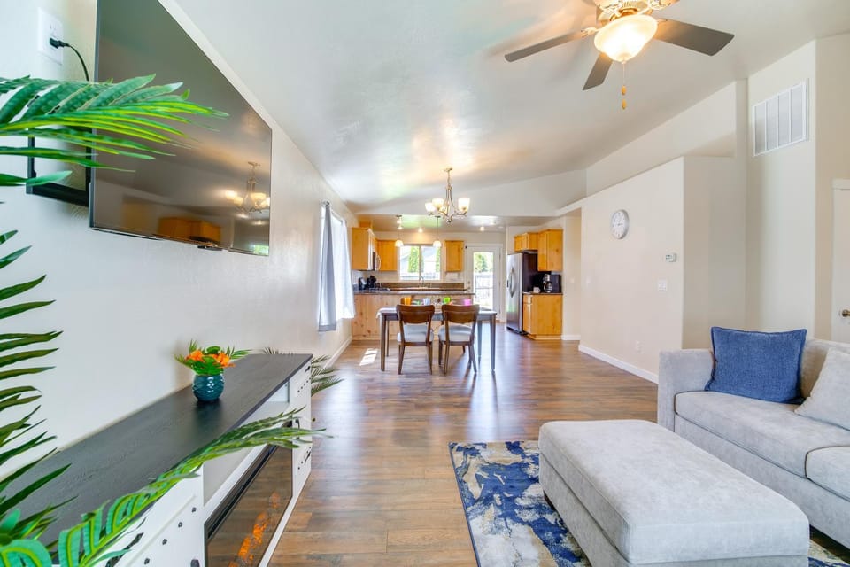 3 Mi to Riverside Park Grants Pass Getaway! House in Grants Pass