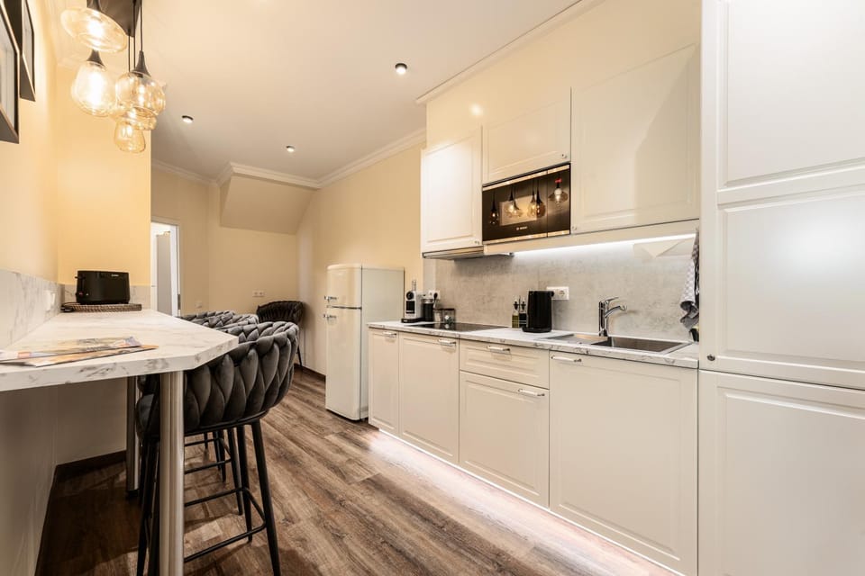 Kitchen or kitchenette, Dining area, stove