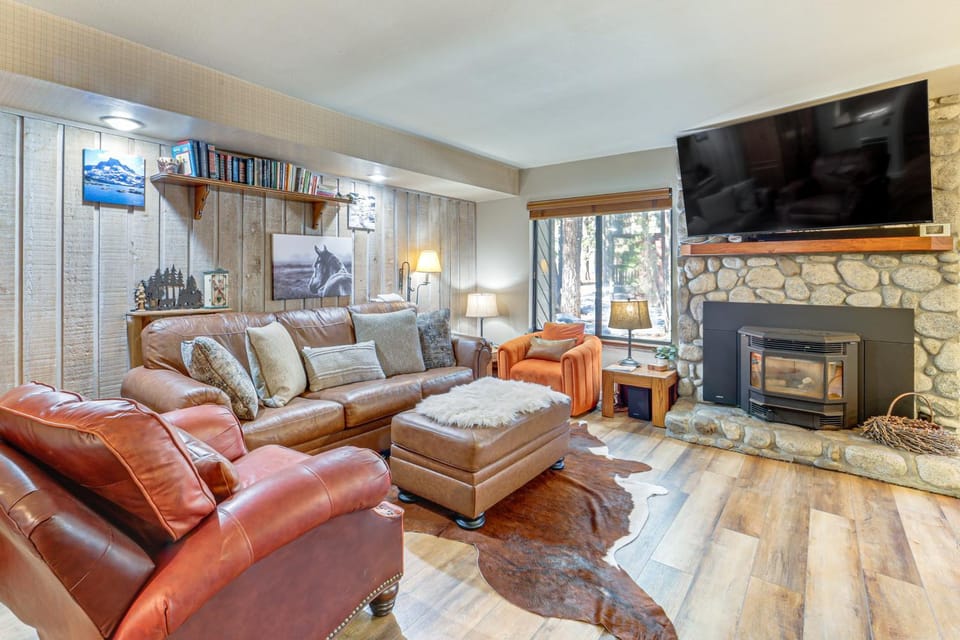 Walk to Shops & Eats: Mammoth Lakes Condo w/ Pool House in Mammoth Lakes