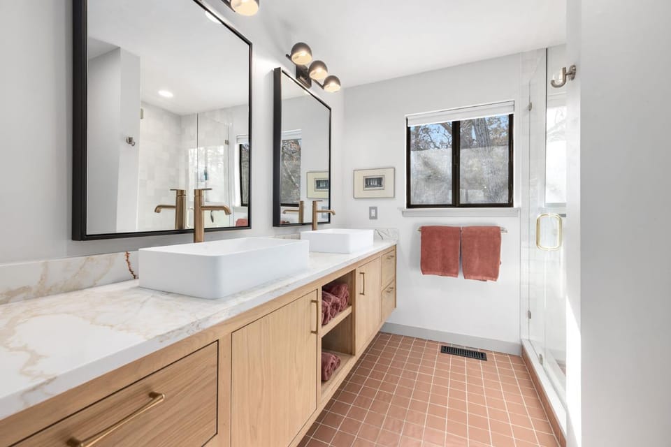 The Markham House-1 mi to UofA-3 mi to DT-Sauna House in Fayetteville