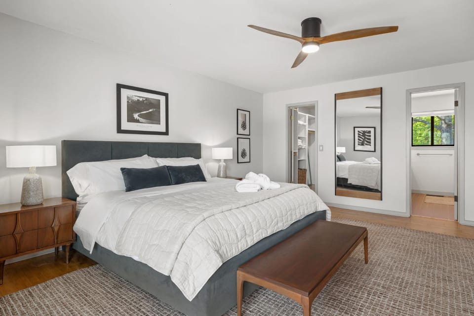 The Markham House-1 mi to UofA-3 mi to DT-Sauna House in Fayetteville