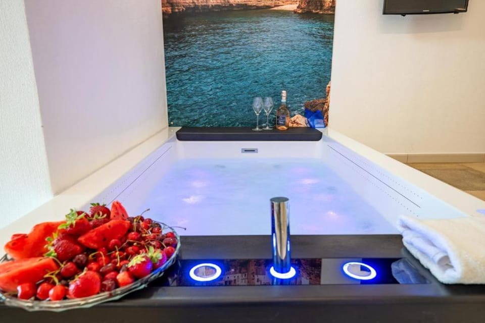 Hot Tub, Hot Tub