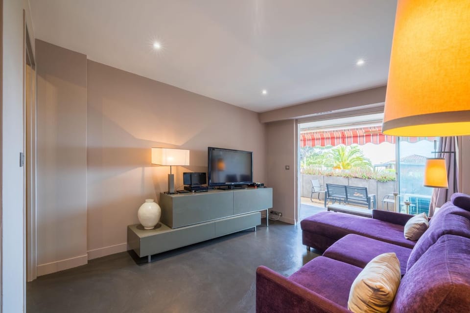 TV and multimedia, Seating area
