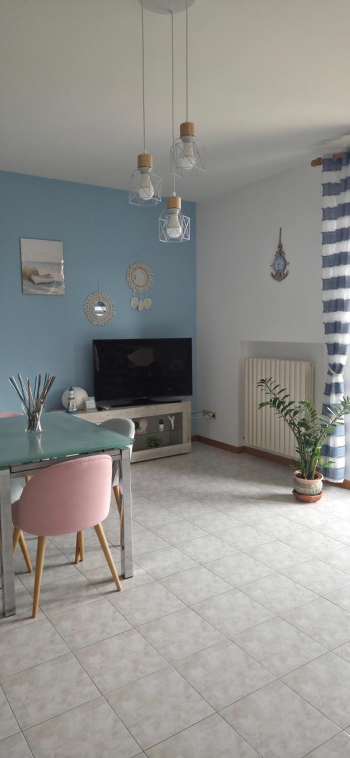 TV and multimedia, Living room, Seating area, Dining area