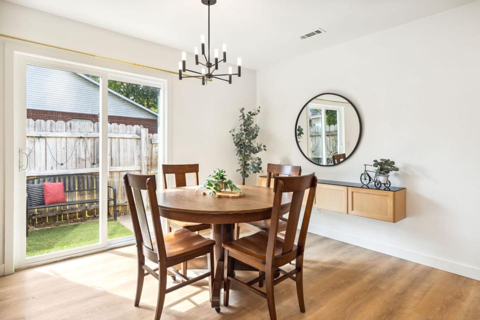 Good Morgen Haus-2 Mi to UofA & 3 Mi to DT House in Fayetteville