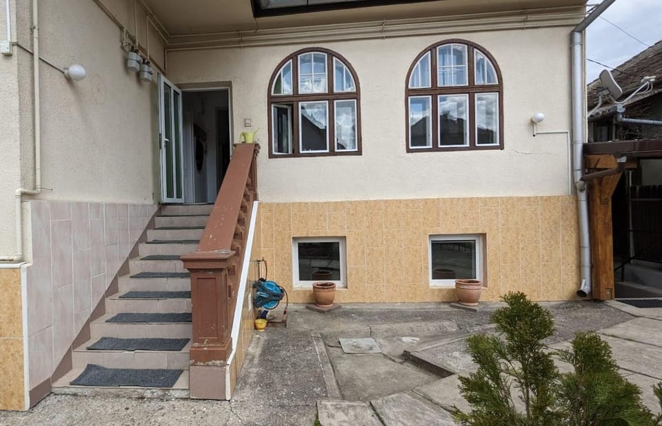 Property building, Facade/entrance, Day
