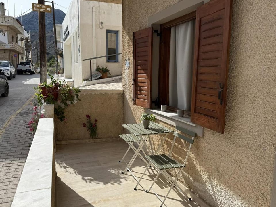 Mariliana Apartments Just 15 Steps from the Libyan Sea House in Myrtos