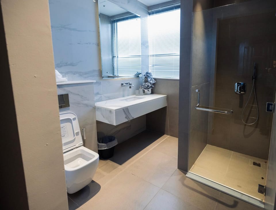 Shower, Toilet, Bathroom, towels