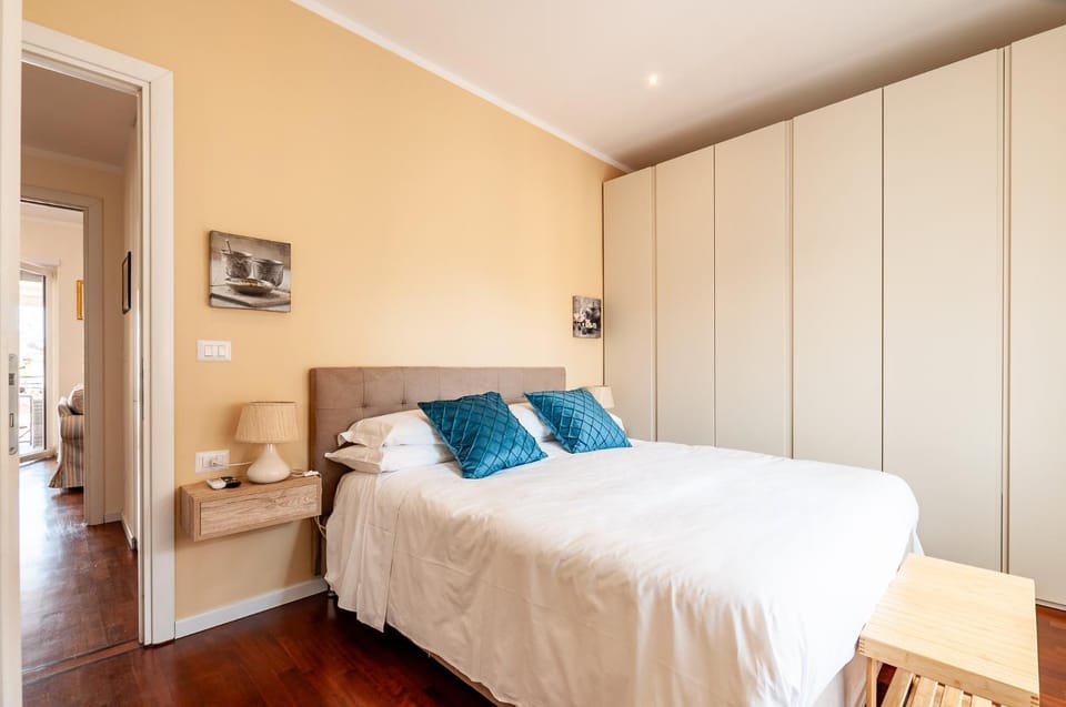 Bed, Photo of the whole room, Bedroom, wardrobe