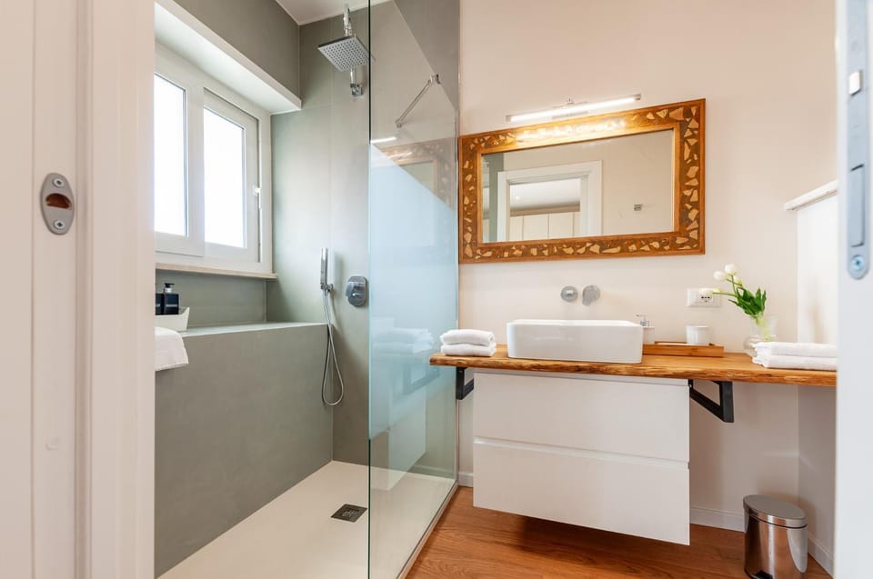 Bathroom, towels