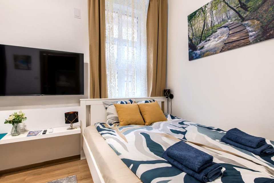 Bed, TV and multimedia, Living room, Bedroom