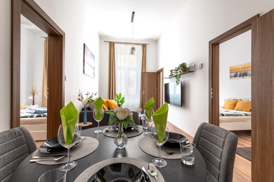 TV and multimedia, Living room, Dining area