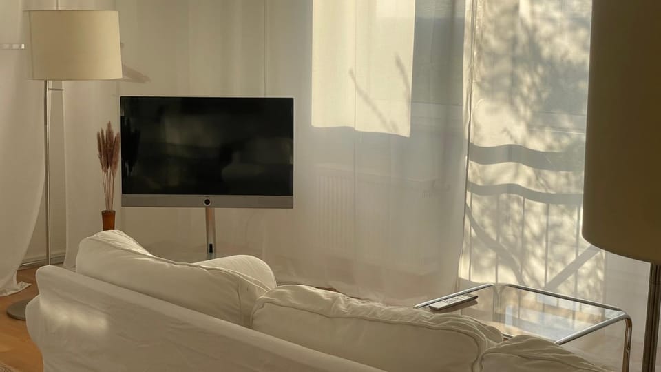 Luxuriöse, 3 - Schlafzimmer Ferienwohnung mit Tiefgarage & Balkon Apartment in Wiesbaden