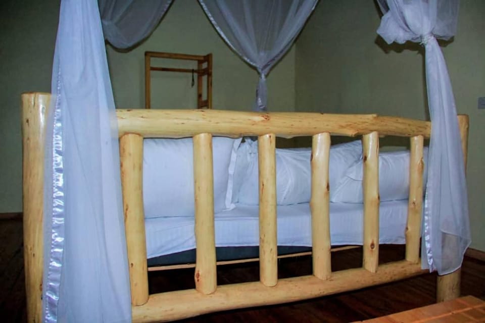 Nzoghu Heritage Safari Camp Resort in Uganda