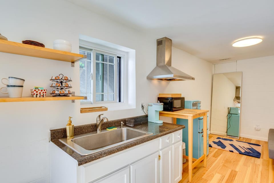 5 Mi to Dtwn Los Angeles Apt with Outdoor Space! Apartment in East Los Angeles