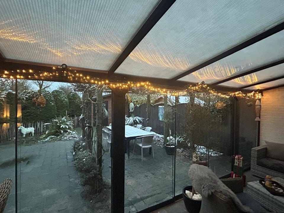 Lichtdurchflutetes Traumhaus NR 143 mit Wintergarten, strandnah uneinsehbarer Garten hundefreundlich House in Callantsoog