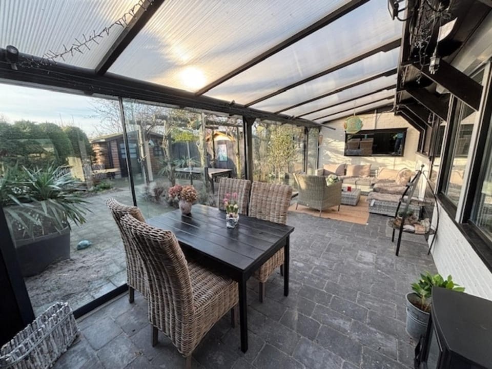 Lichtdurchflutetes Traumhaus NR 143 mit Wintergarten, strandnah uneinsehbarer Garten hundefreundlich House in Callantsoog