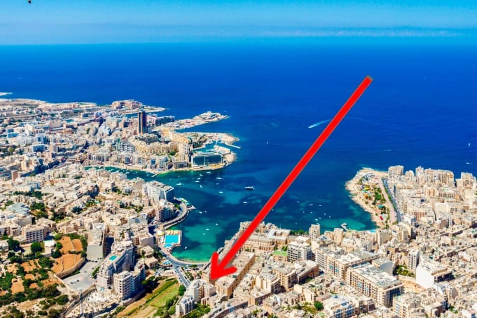 Maltese Charm - Seaside Stay - Table Soccer Apartment in Sliema