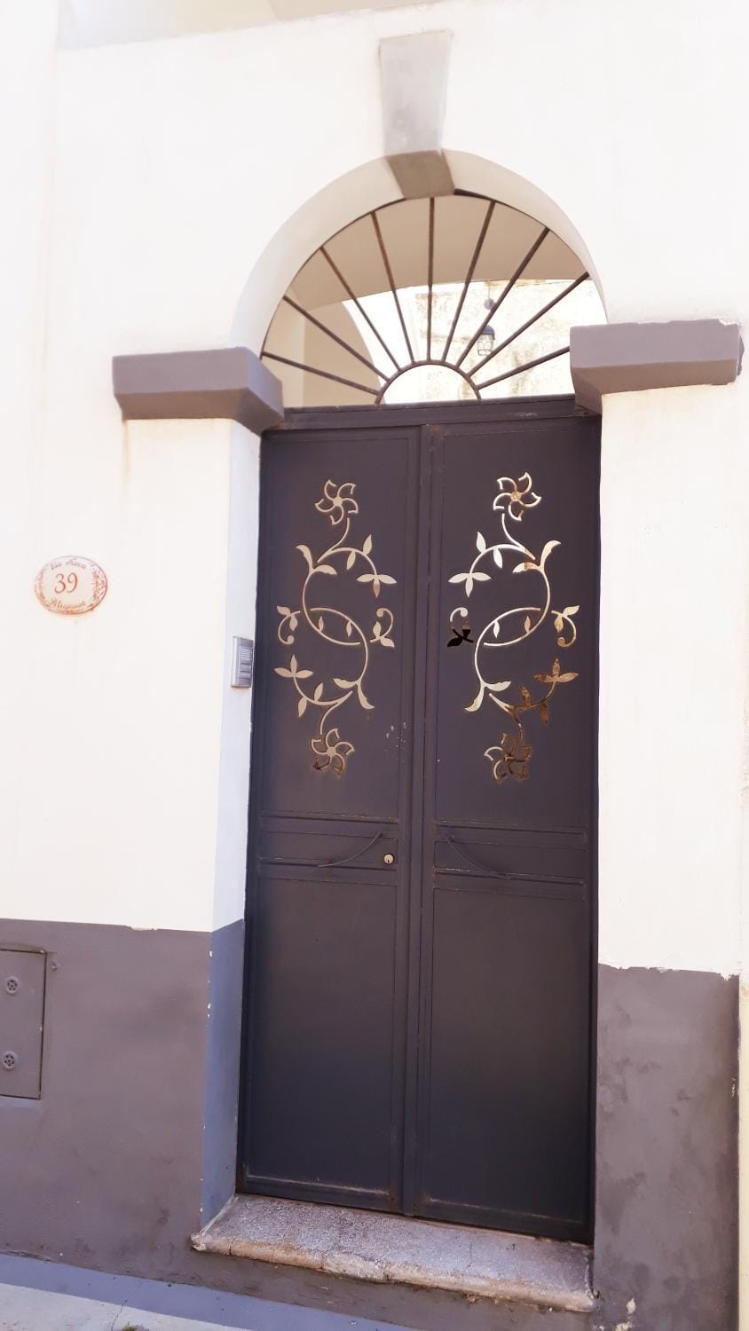 Facade/entrance, Balcony/Terrace