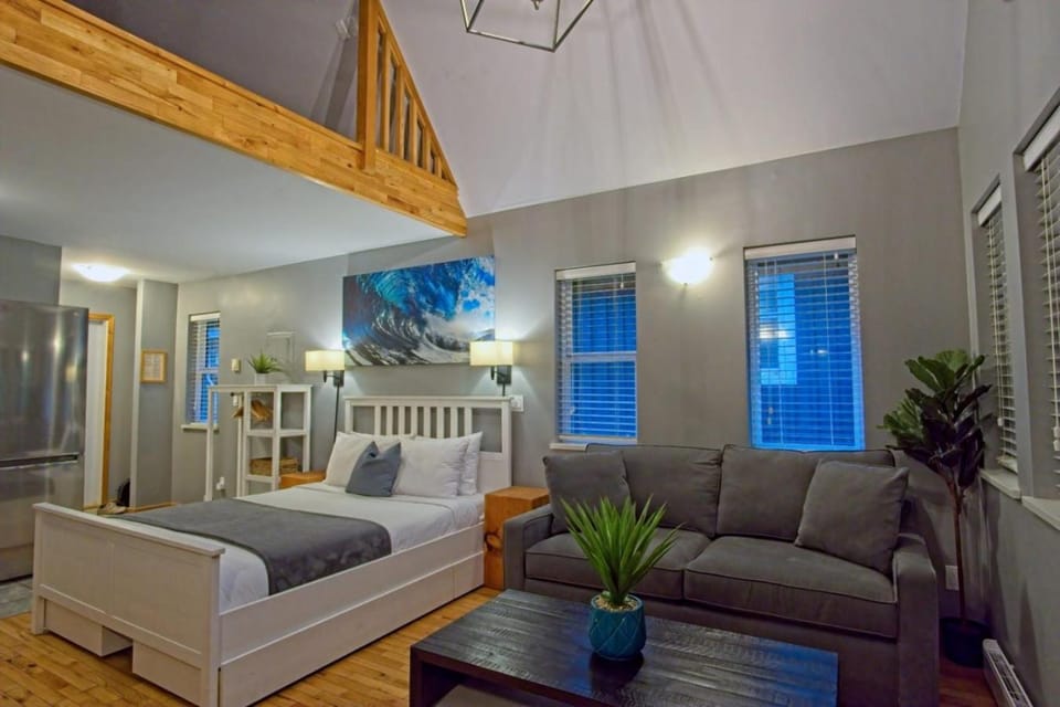Bed, Living room, Seating area, Bedroom