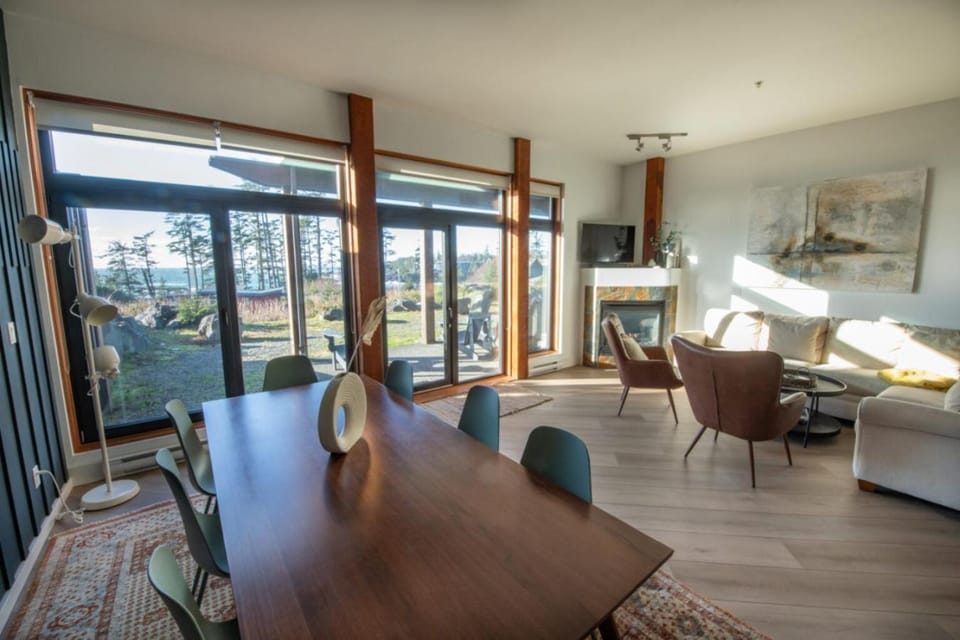 Seating area, Dining area