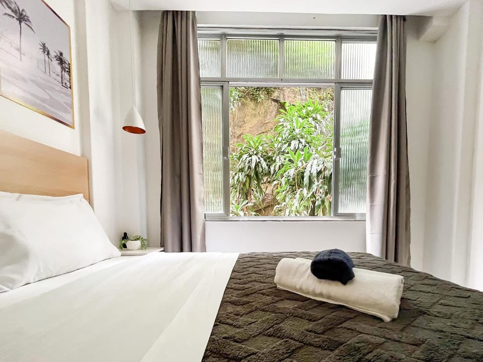 Bedroom, Mountain view