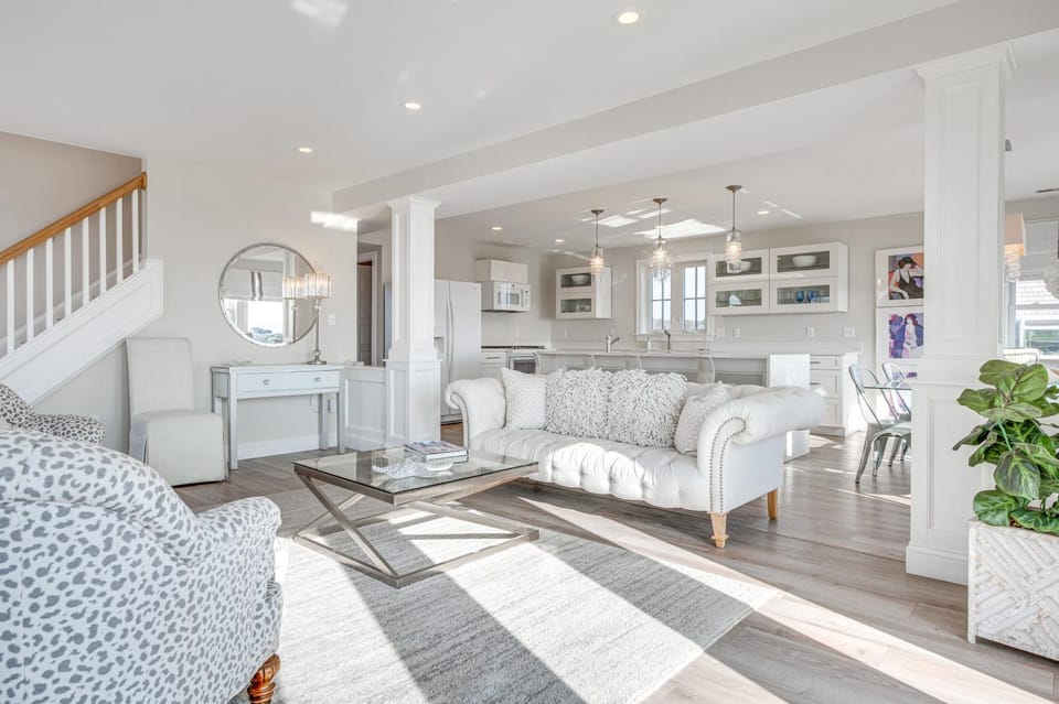Walk to Rye Harbor State Park: Home w/ Ocean Views House in Rye