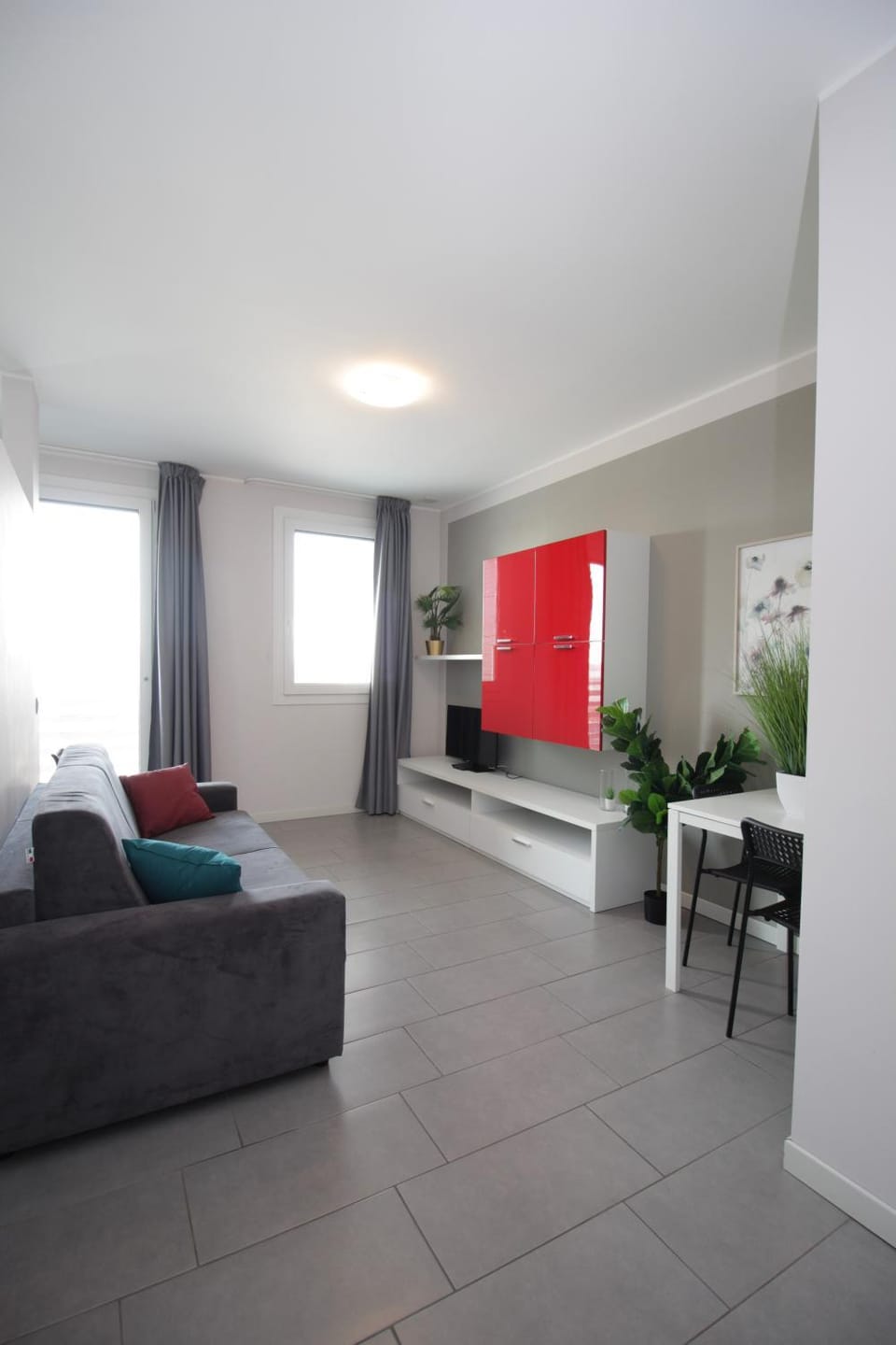 TV and multimedia, Living room, Decorative detail, Seating area, Dining area