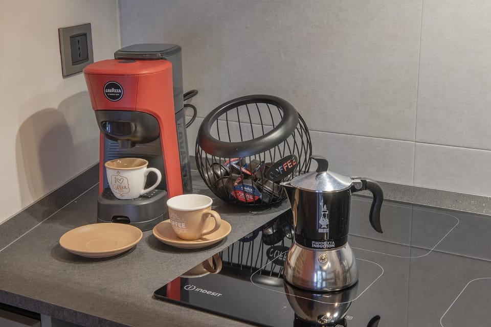 Coffee/tea facilities, stove
