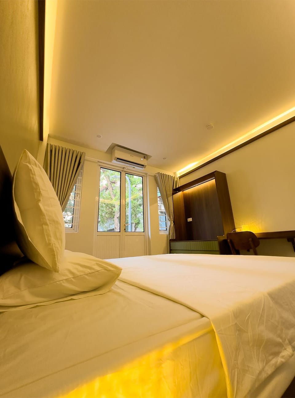 Bed, Photo of the whole room, Bedroom, air conditioner