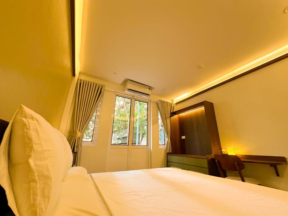 Bed, Photo of the whole room, Bedroom, air conditioner