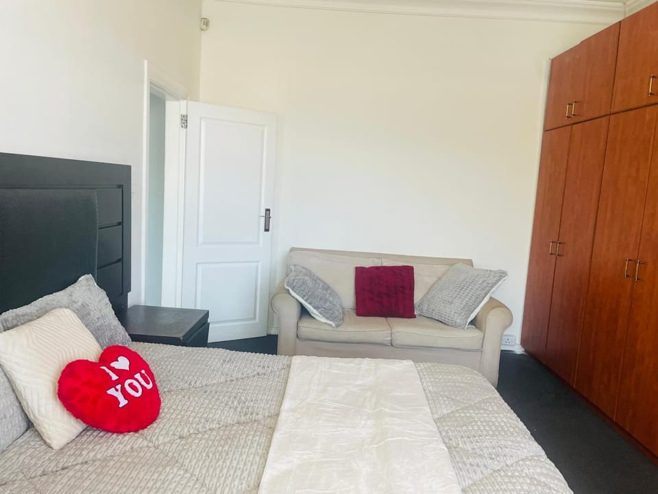 ANNIKA B&B Claremont Bed and Breakfast in Cape Town