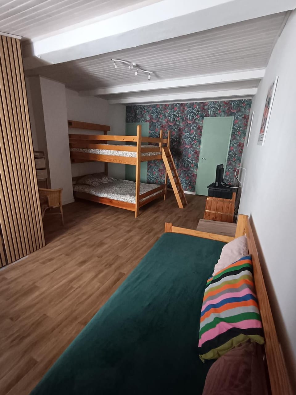 TV and multimedia, Coffee/tea facilities, Photo of the whole room