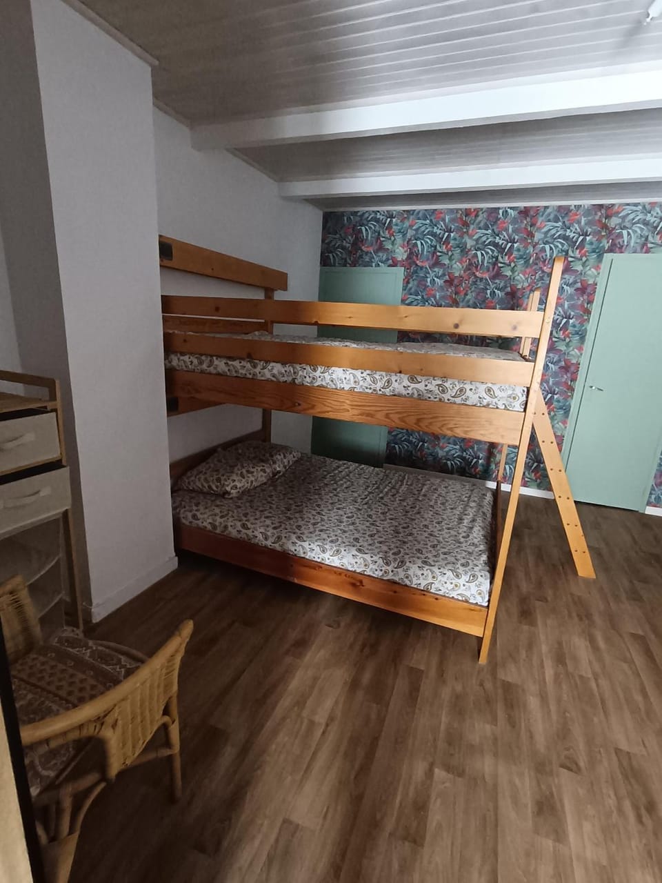 Photo of the whole room, Bedroom, bunk bed