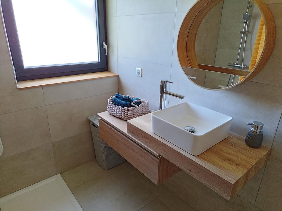 Gîte les caisses en bois et SPA accès PMR -Oslo- Apartment in Vosges