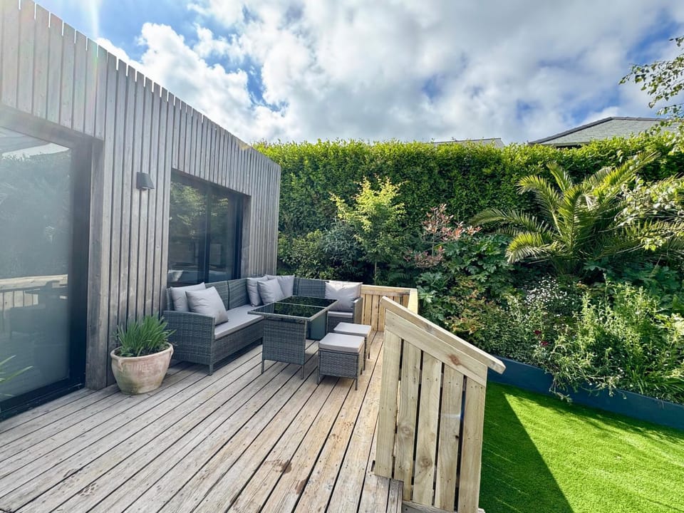Garden, Seating area, Garden view