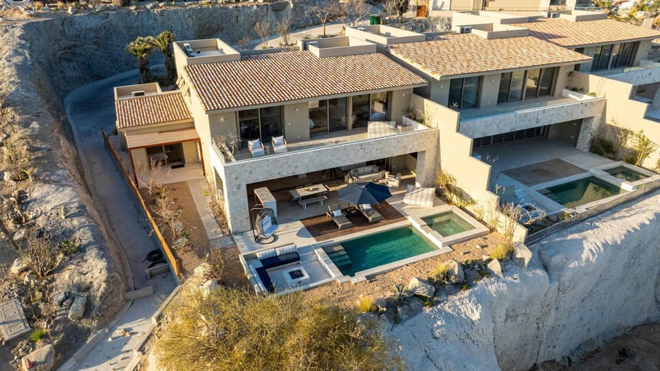 Property building, Day, Pool view, Swimming pool, sunbed