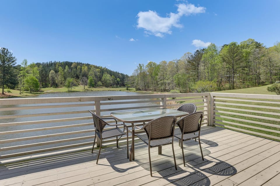 2 Docks + Paddleboard: Lakefront Alabama Retreat! House in Alabama