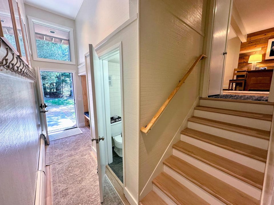 RB8 Luxury Bretton Woods Ski-In House in Carroll