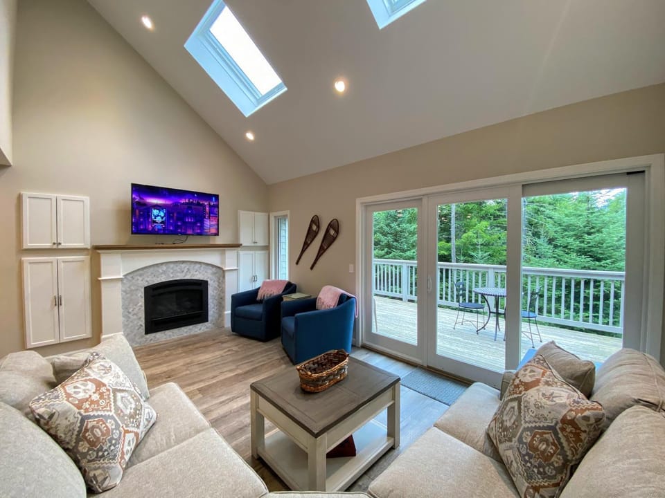 RB24 Renovated AC Ski-in out Bretton Woods Townhome House in Carroll