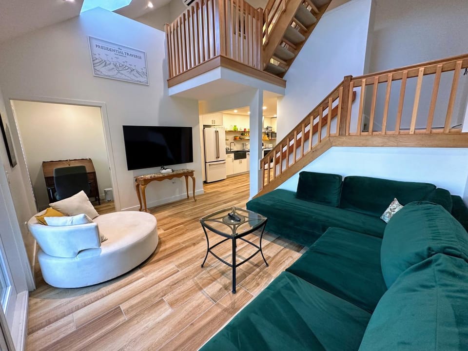 RB18 Updated Ski-in Ski-out Bretton Woods Townhome House in Carroll