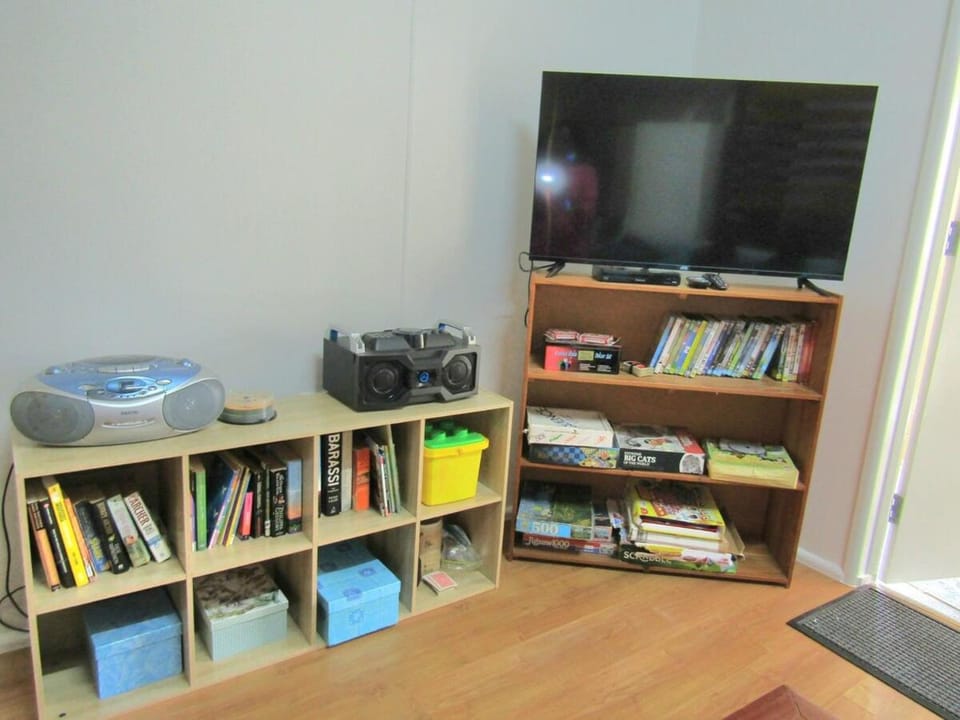 Communal lounge/ TV room, Library, TV and multimedia, Evening entertainment