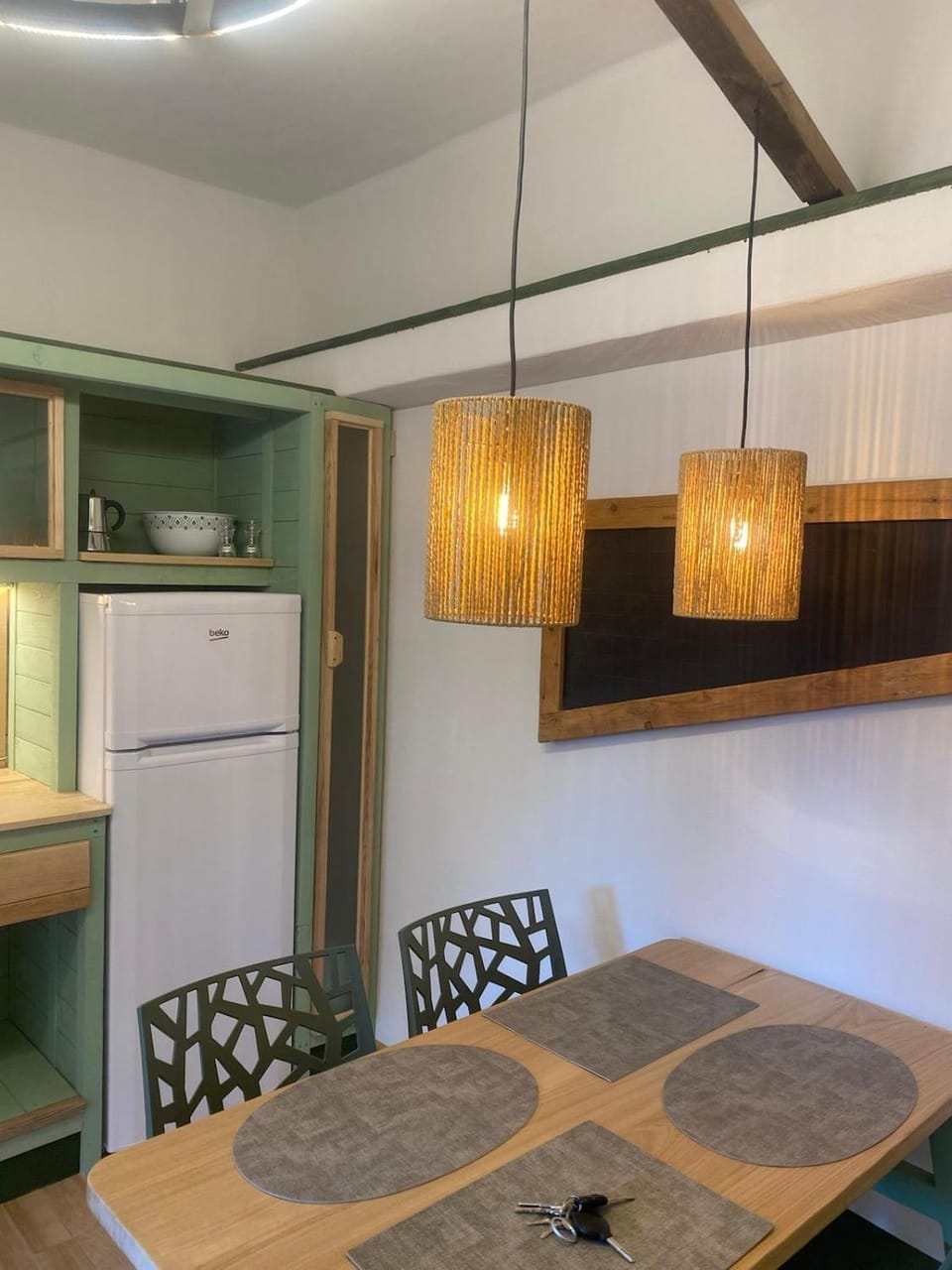 Kitchen or kitchenette, Dining area, oven, pet friendly, stove