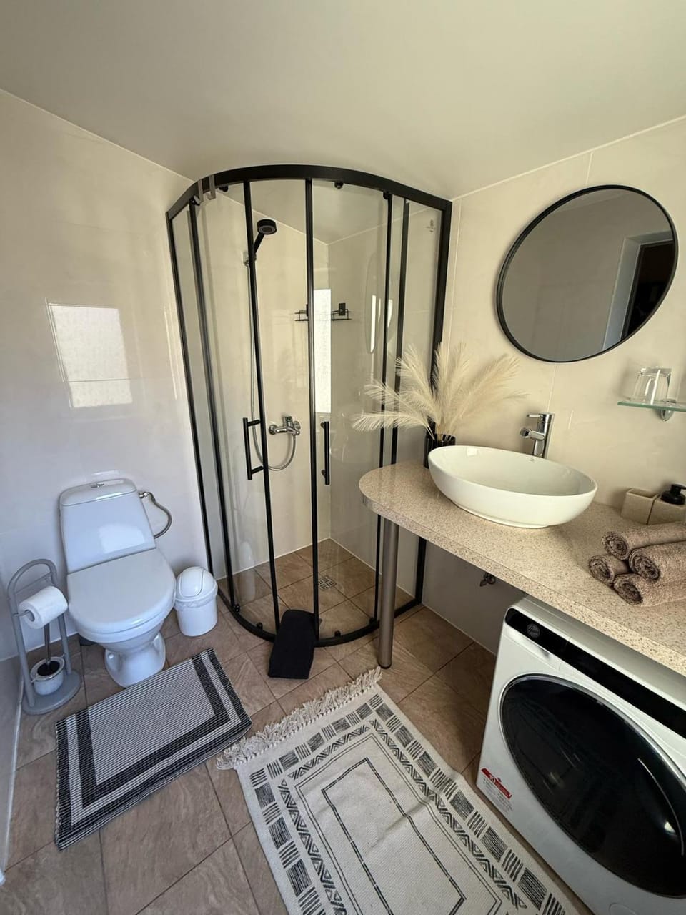 Shower, Toilet, towels