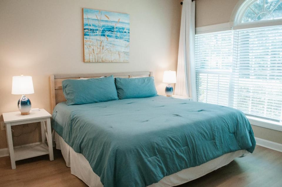 Stay Salty-Barefoot Resort, 2 Pools, 2 miles to beach, Golf view Apartment in North Myrtle Beach