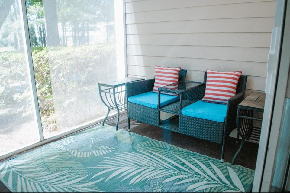 Stay Salty-Barefoot Resort, 2 Pools, 2 miles to beach, Golf view Apartment in North Myrtle Beach